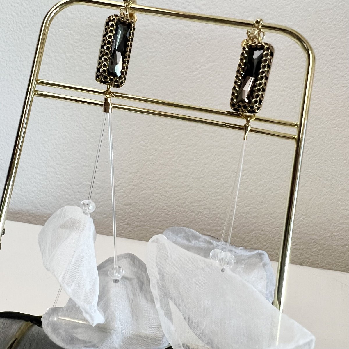 シフォンのモノトーン超ロングピアス・イヤリング | peth handmade 