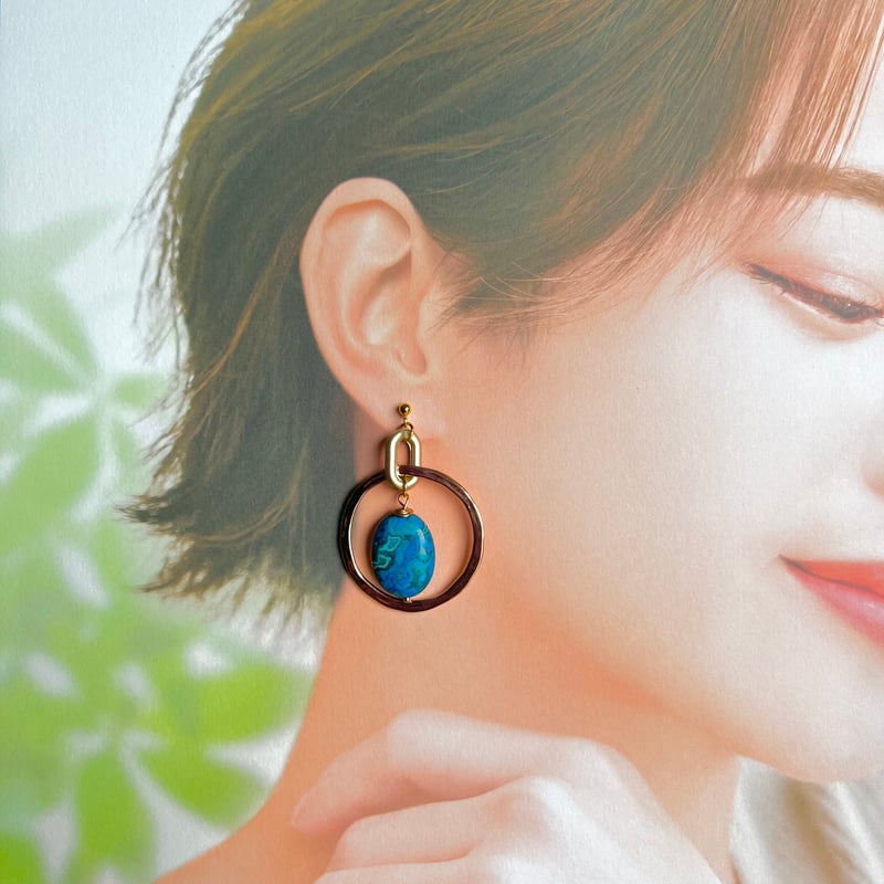 天然石チャームのエスニックターコイズブルーピアス・イヤリング