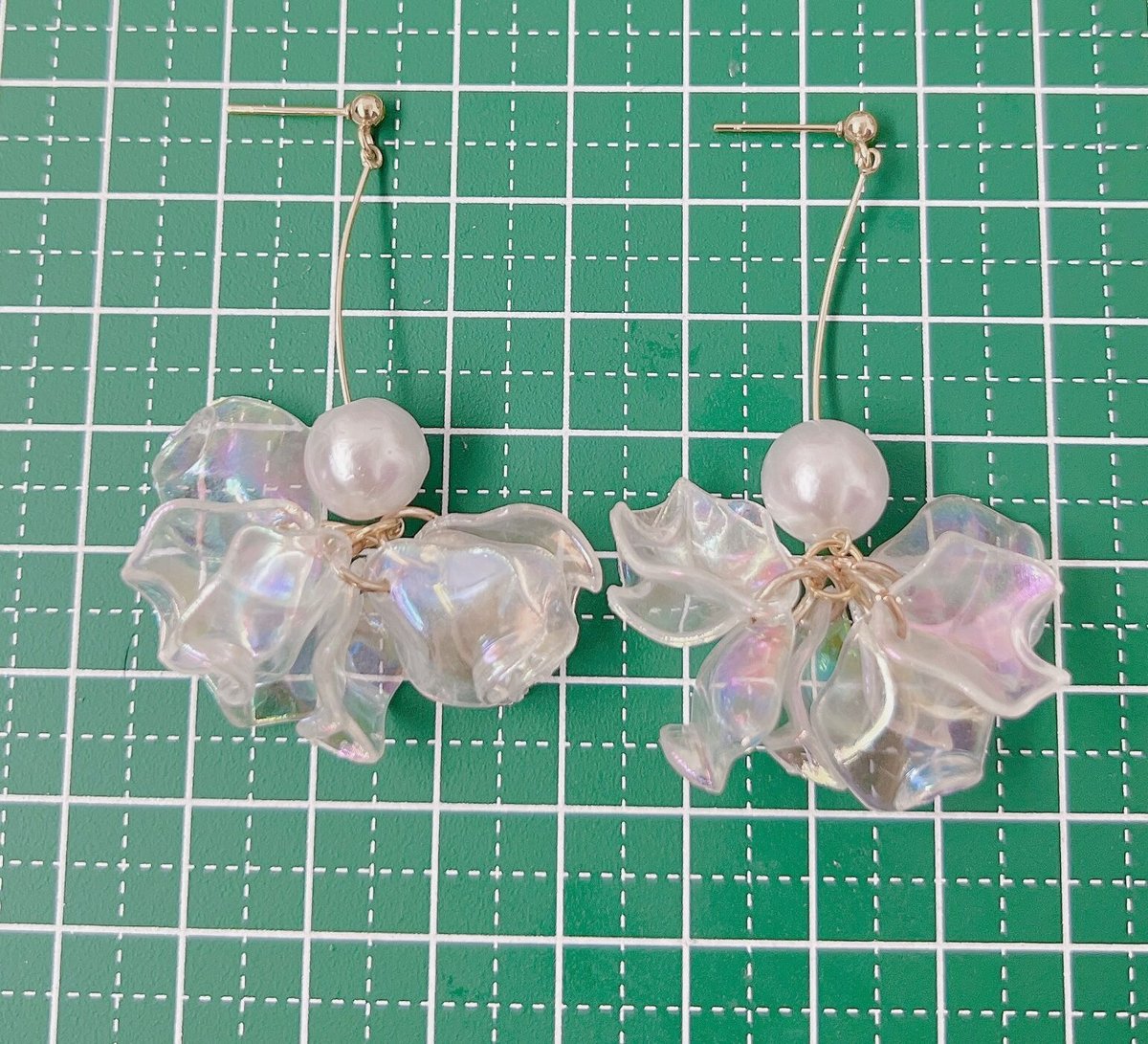 花びらのオーロラピアス・イヤリング | peth handmade accessory store