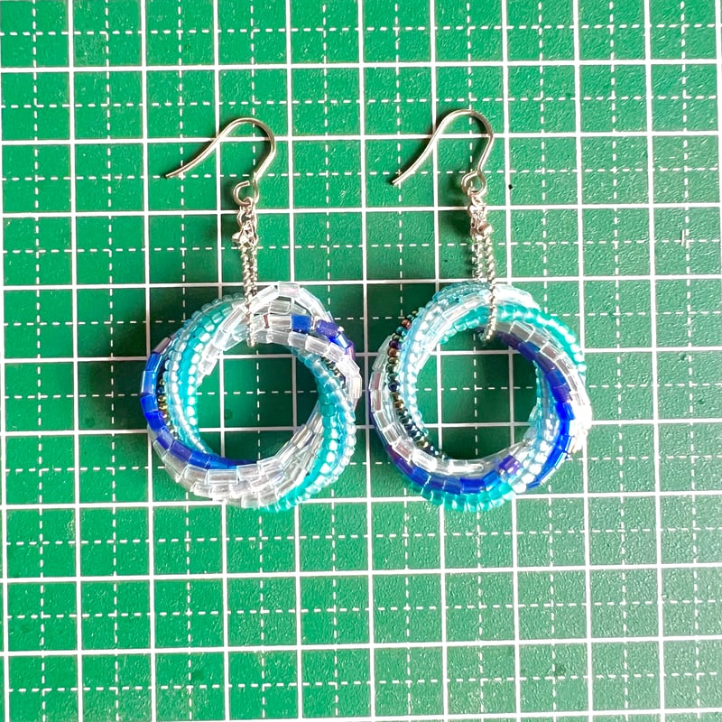 カラバリ3色】ビーズのフープピアス・イヤリング | peth handmade