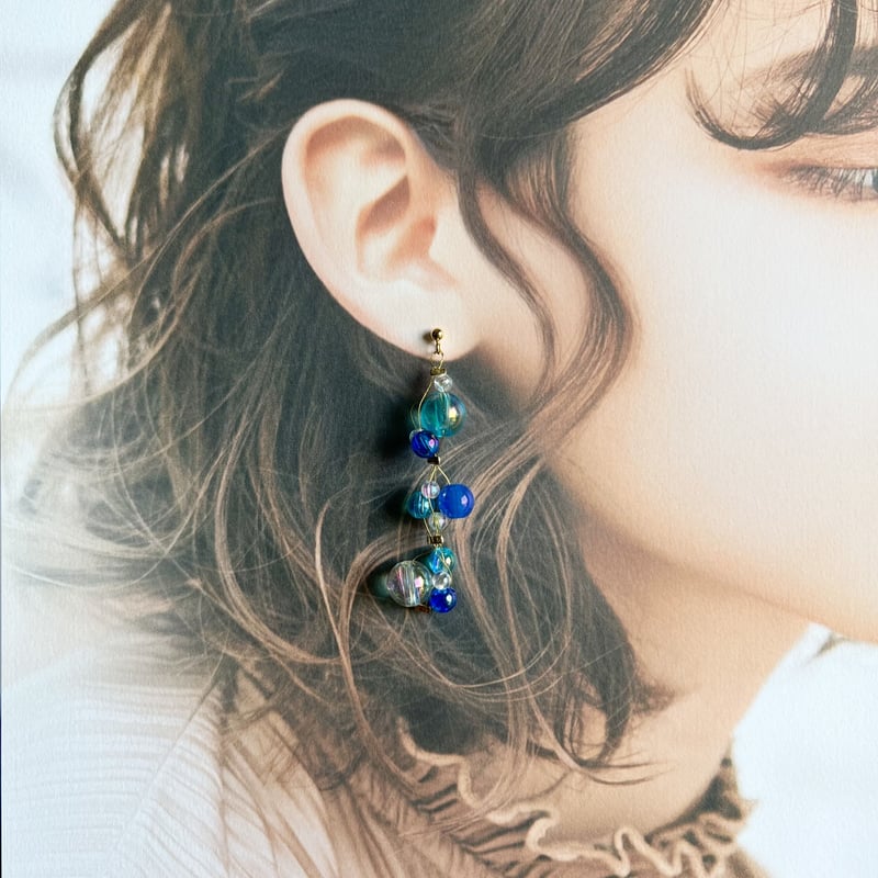 ブルーオパール カービングピアス 14kgfブルーオパールフラワーカービングピアス/イヤリング