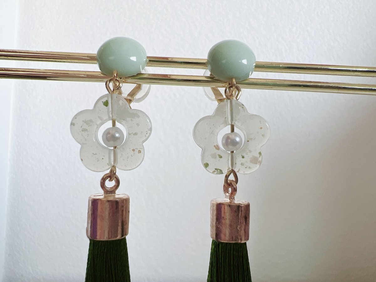 グリーンフラワータッセルピアス・イヤリング | peth handmade