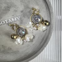 花びら揺れるドームイヤリング・ピアス
