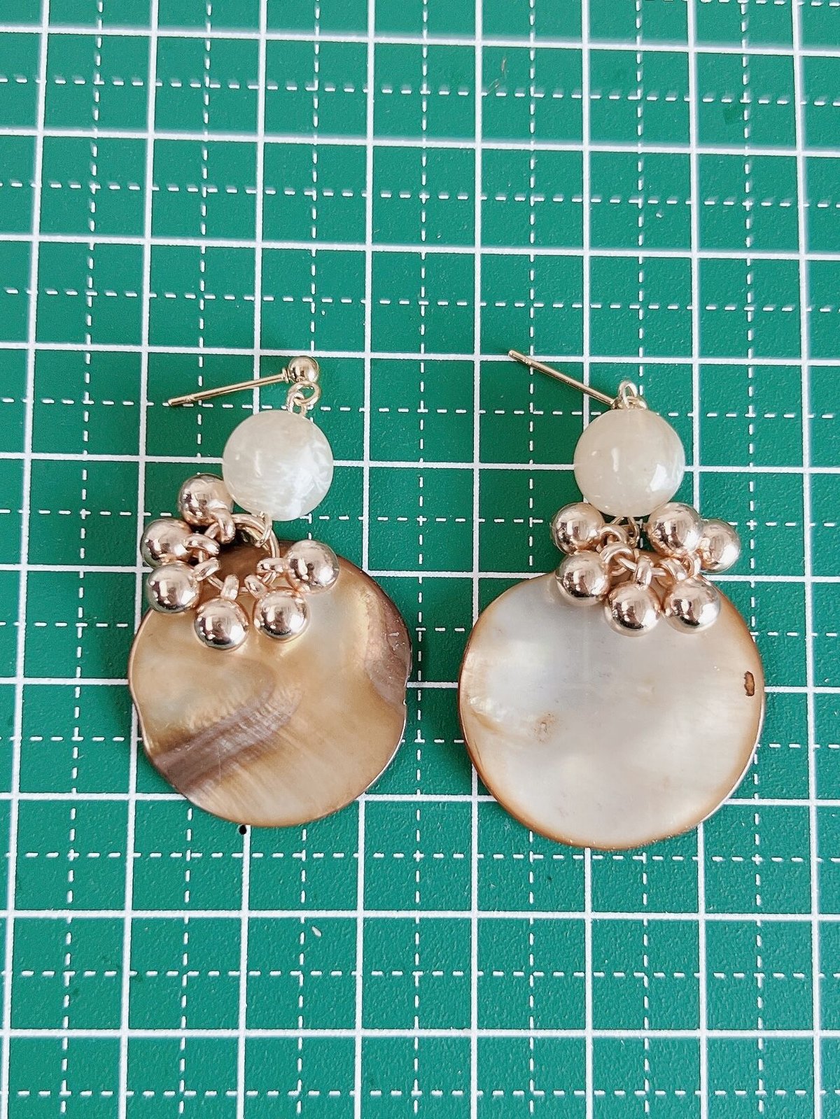 ブラウンシェルピアス・イヤリング | peth handmade accessory store