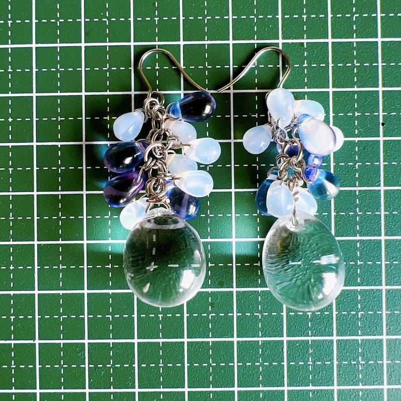 チェコガラスの雨粒ピアス・イヤリング | peth handmade accessory store