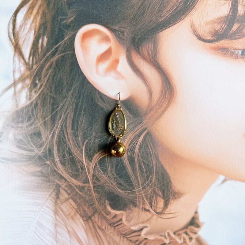 きれいめ.•♬揺れるゴールドピアス・イヤリング | peth handmade