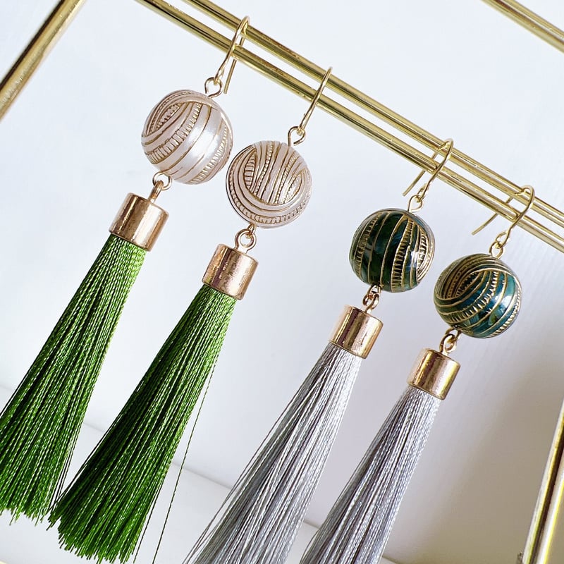 取引中　【sale】2way*エスニックカラーのタッセルのピアス/イヤリング 75c6281734768a4c1472c6e869db3a