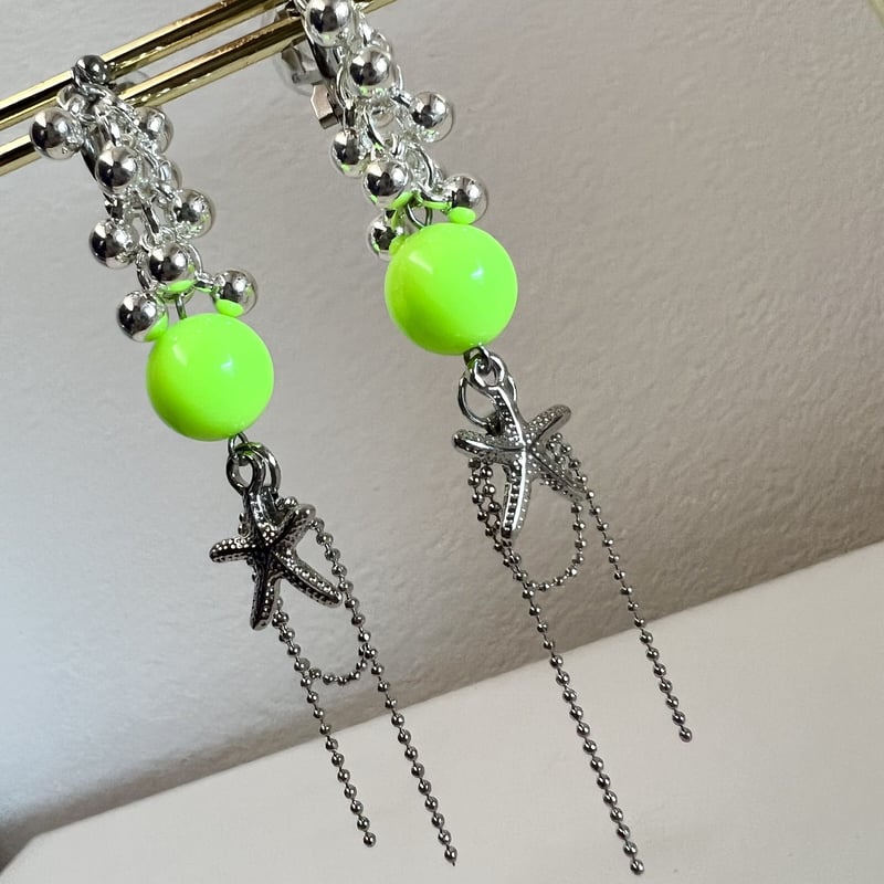 HM　ピアス　シルバー　勾玉　ネオンライトグリーン　マーブル シルバーネオンのsummerピアス・イヤリング | peth handmade accesso