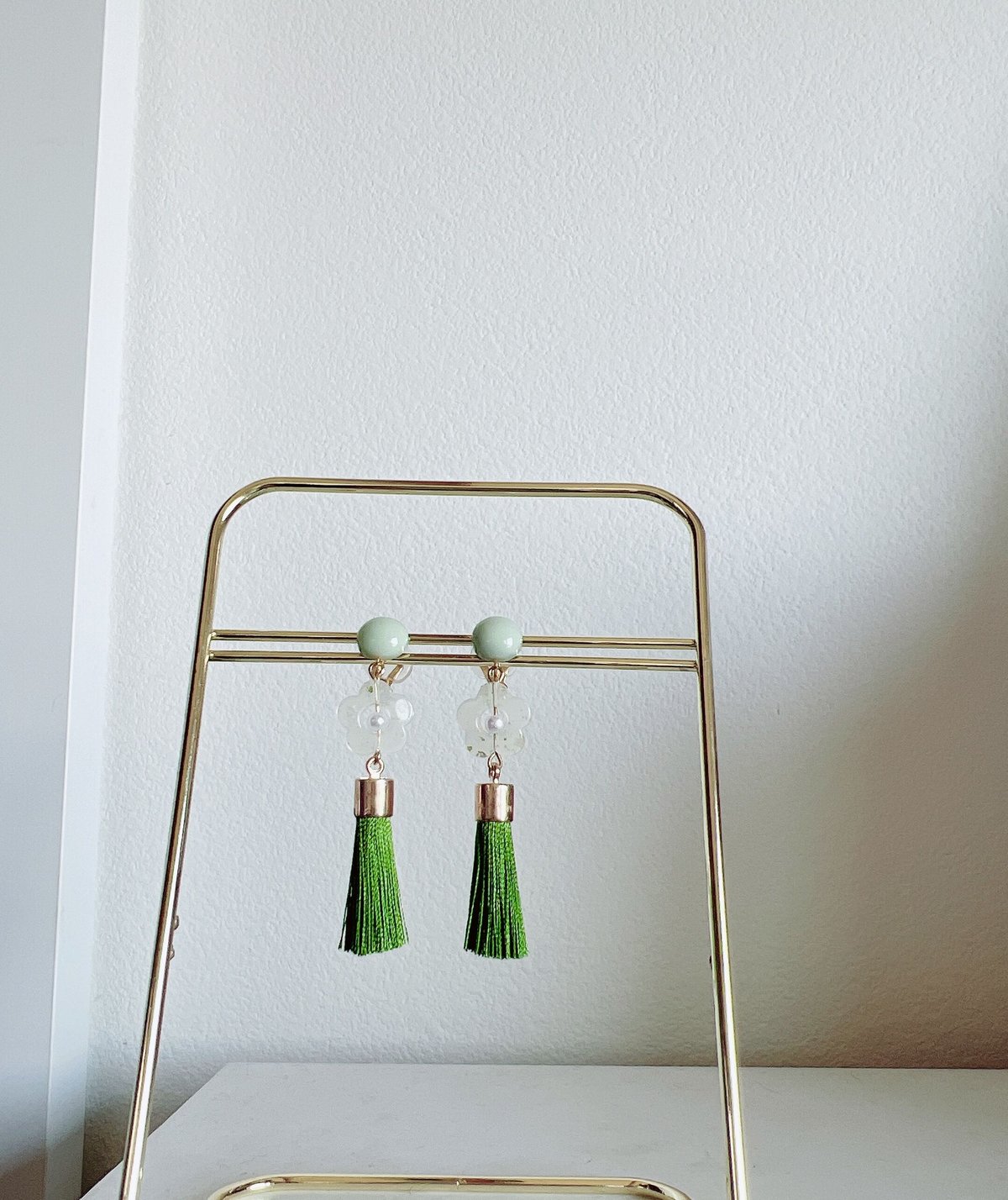 グリーンフラワータッセルピアス・イヤリング | peth handmade