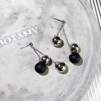 シルバーブラックのピアス・イヤリング