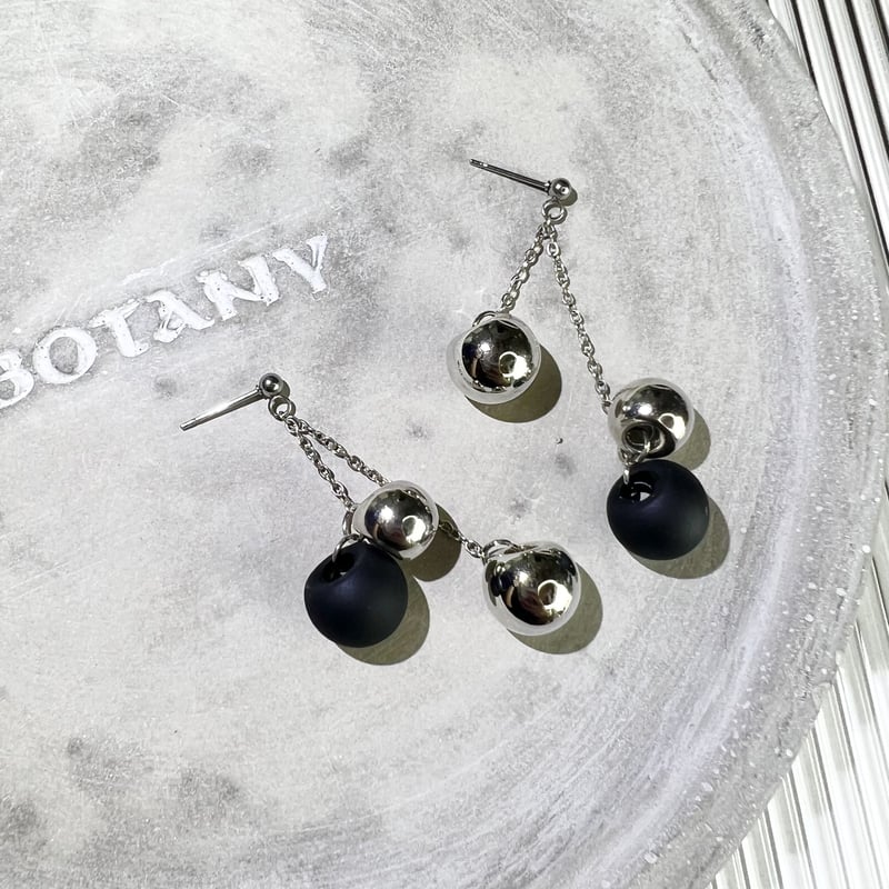 シルバーブラックのピアス・イヤリング | peth handmade accessory store