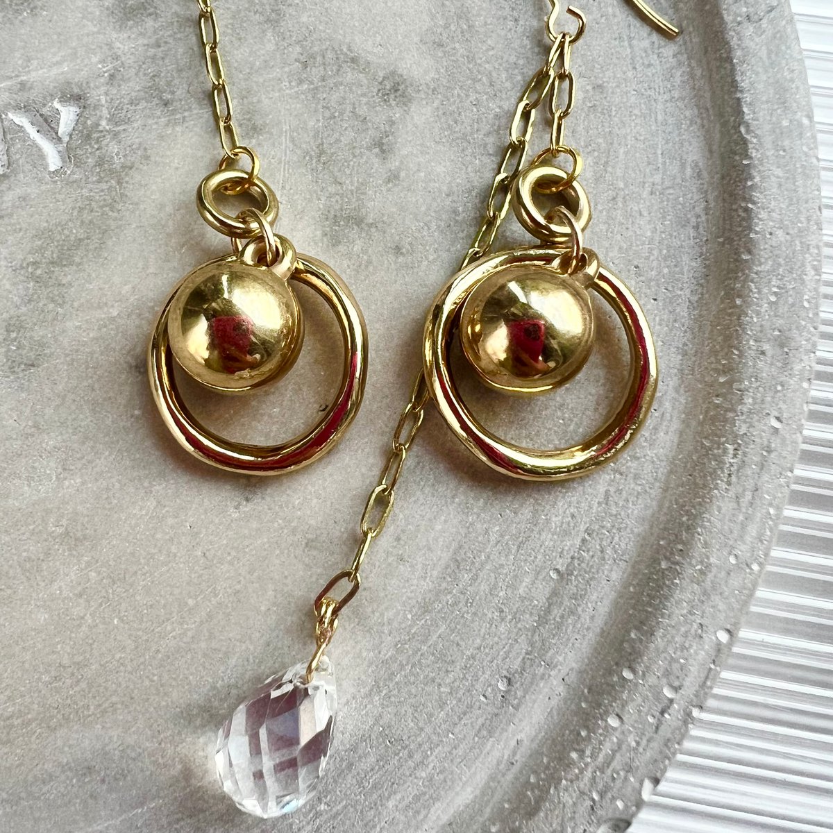 アシメゴールドロングピアス・イヤリング | peth handmade accessory s