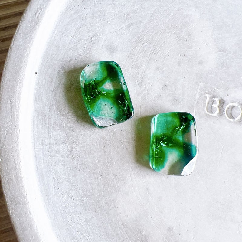 グリーンのチェルシーピアス・イヤリング | peth handmade accessory s