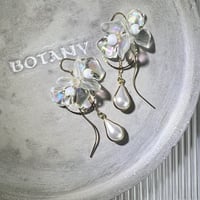 お花のゴールドピアス・イヤリング