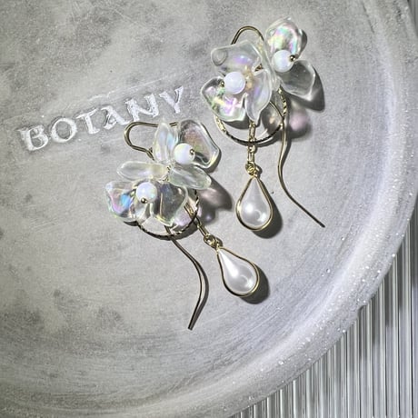 お花のゴールドピアス・イヤリング