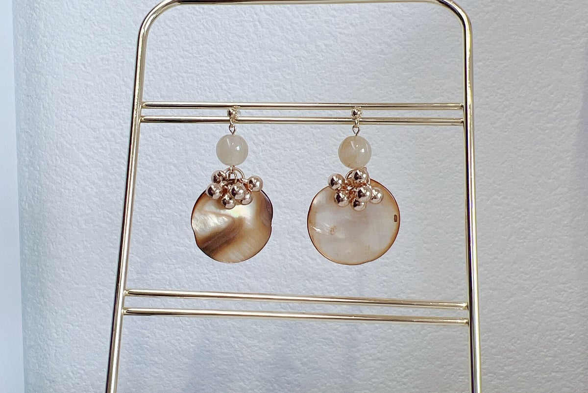 ブラウンシェルピアス・イヤリング | peth handmade accessory store
