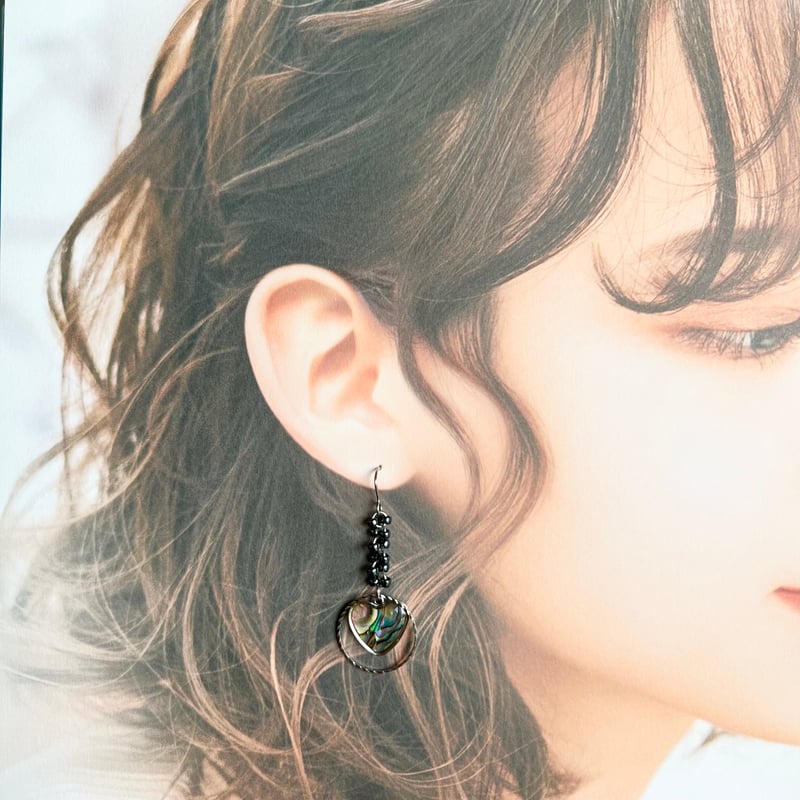 ブラックハートのシェルピアス・イヤリング | peth handmade accessory 