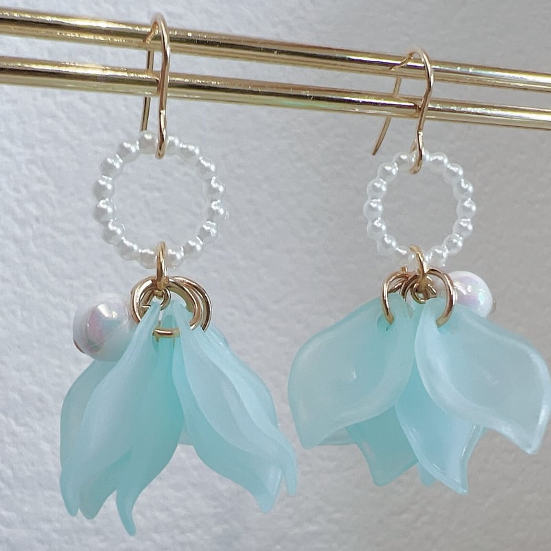 ブルーの花びらピアス・イヤリング | peth handmade accessory store 