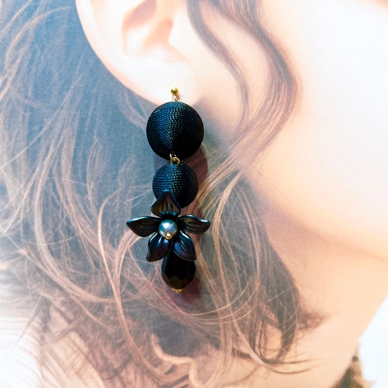 アシメブラックボールロングピアス・イヤリング | peth handmade
