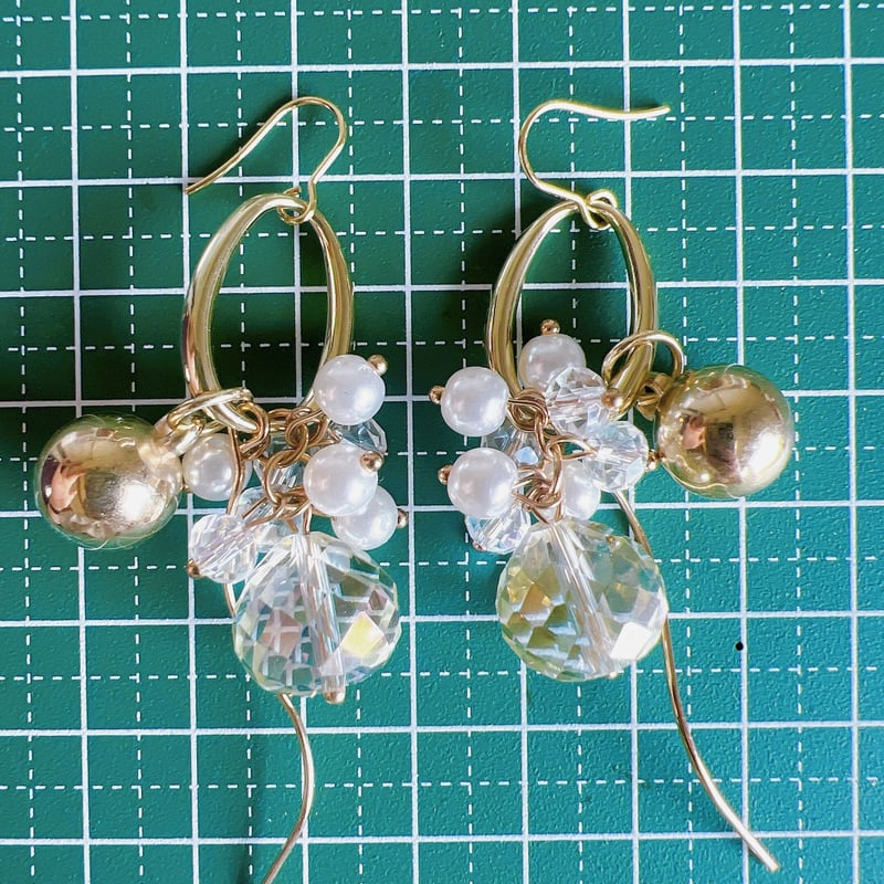ゴールドのタッセルビーズピアス・イヤリング | peth handmade