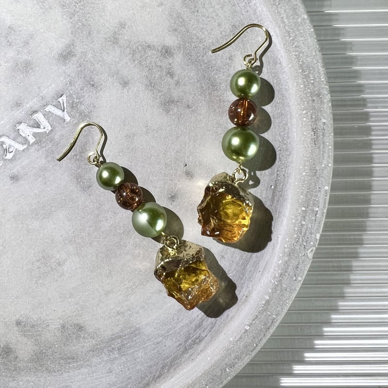 ハーフパールのべっ甲ピアス・イヤリング | peth handmade accessory s