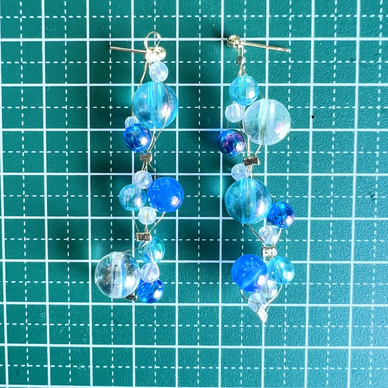 ブルーのバブルピアス・イヤリング | peth handmade accessory store
