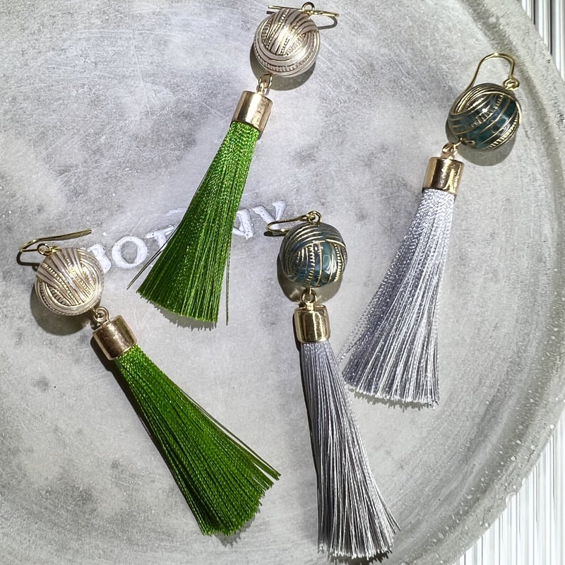 半円フリンジタッセル黄緑大ぶりイヤリングピアスエスニック