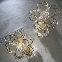 お花とパールのイヤリング・ピアス