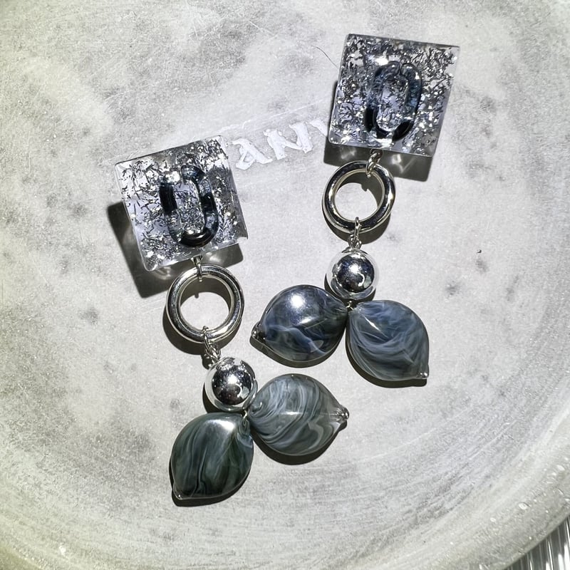 再販*ハンドメイド*シルバーブラック 大ぶり ピアス クリップ シルバーブラックピアス・イヤリング | peth handmade accessory store