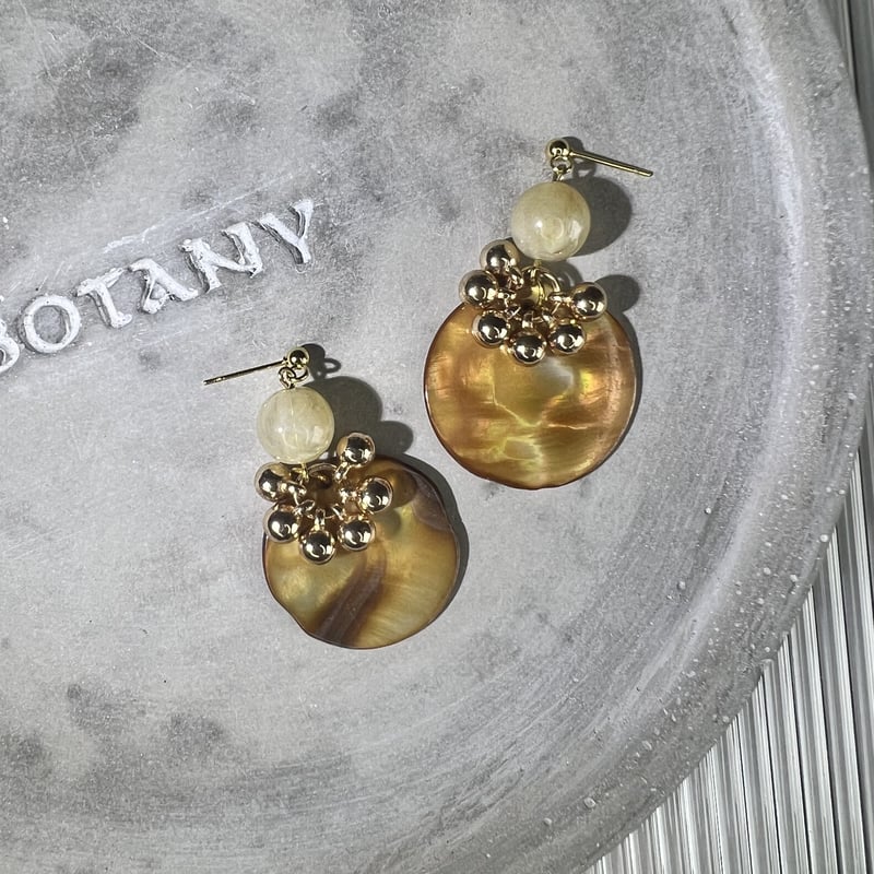 ブラウンシェルピアス・イヤリング | peth handmade accessory store