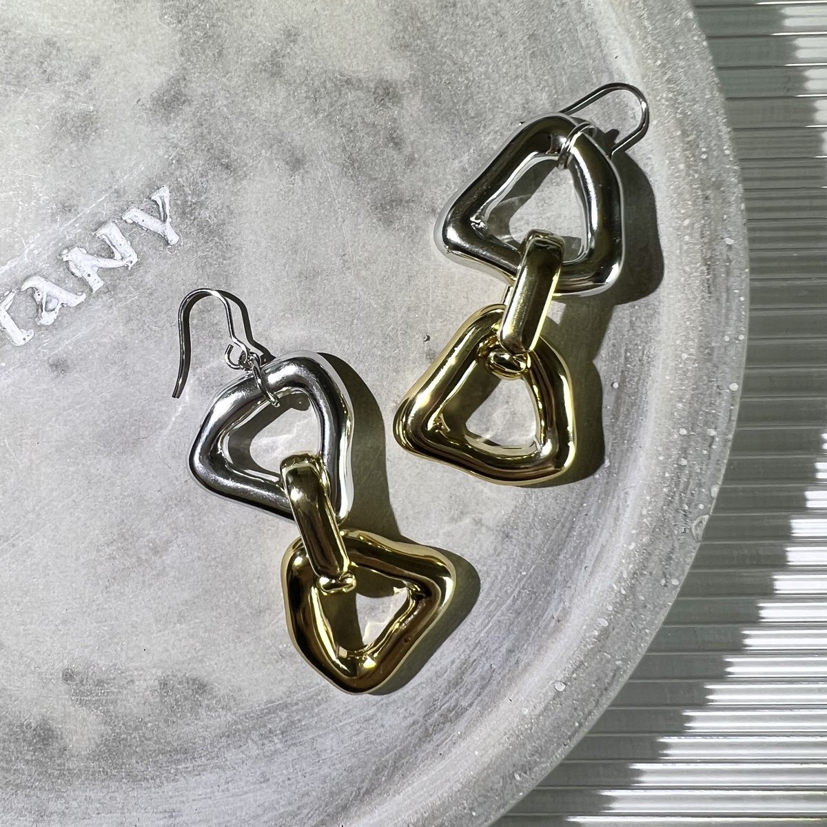 シルバーゴールドの大ぶりピアス・イヤリング | peth handmade