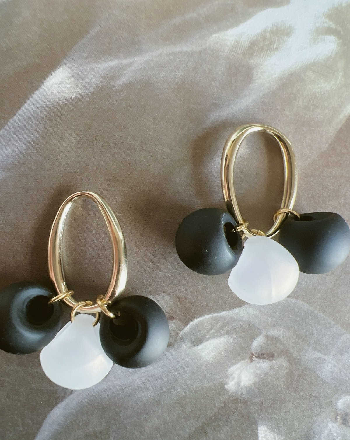 ポンポンピアス・イヤリング | peth handmade accessory store