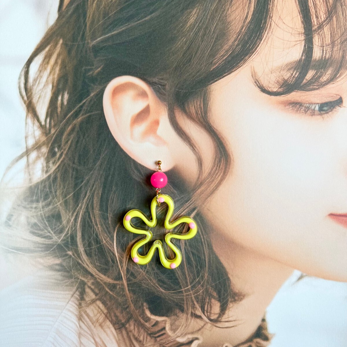 大ぶりフラワーネオンピアス・イヤリング | peth handmade accessory s