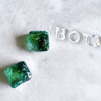 グリーンの一粒ピアス・イヤリング