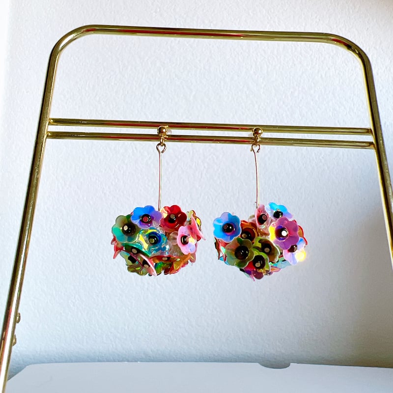 スパンコールのカラフルブーケピアス・イヤリング | peth handmade
