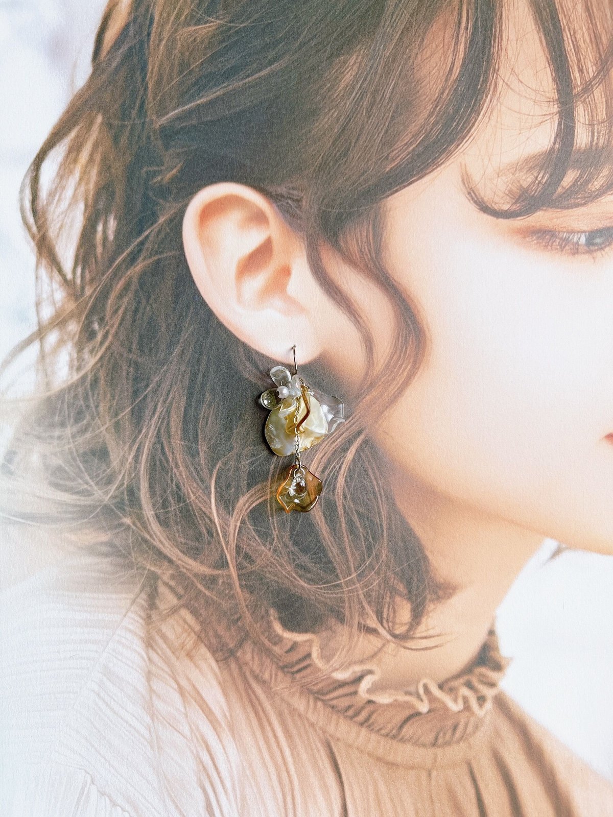 艶々˚✧₊ブラウンシェルの3連ピアス♡ ハンドメイド ブラウンシェルピアス・イヤリング | peth handmade accessory store