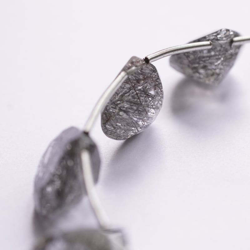 1点もの・高品質】ブラックルチルインクォーツ 大粒 ファセット マロン