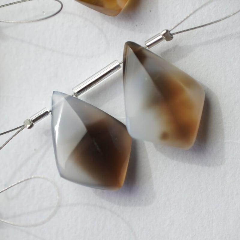 ポメころび様✴︎モンタナアゲート＆パープルアゲート＊イヤリング オリジナルカット】 カラフルモンタナアゲート ペア販売 | Sea gems