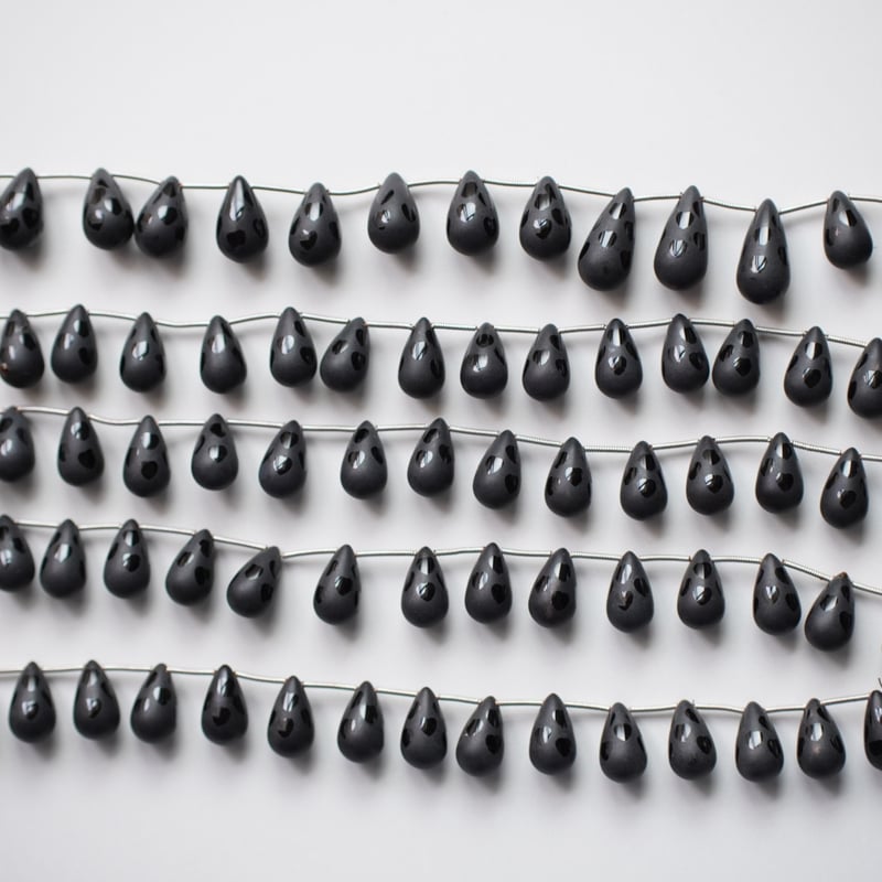 ブラックオニキス フロストハート スムース ドロップ | Sea gems