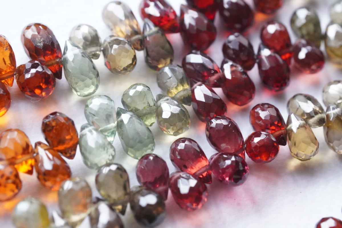 高品質】タンドラサファイア（ガーネット） ブリオレットドロップ