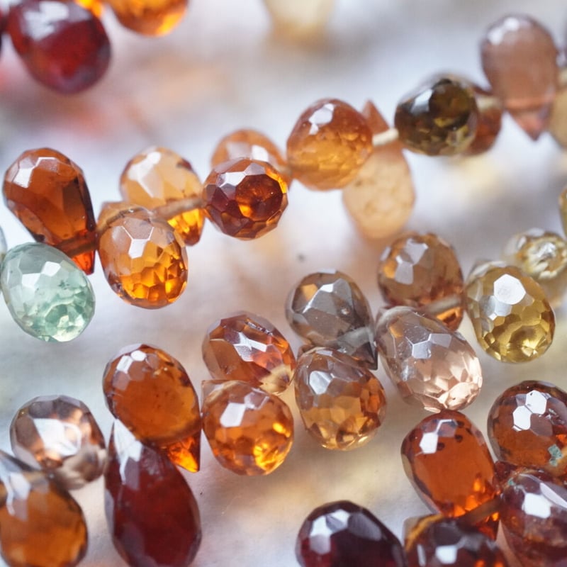 高品質】タンドラサファイア（ガーネット） ブリオレットドロップ