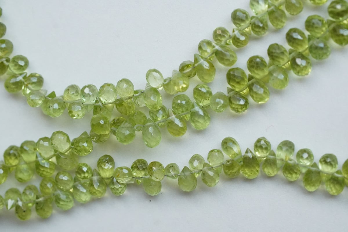 ドロップ　ブリオレットカット　ペリドット　ブレスレット&ピアス ペリドット 小粒 ブリオレット ドロップ | Sea gems