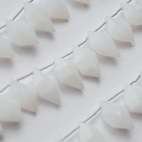 ホワイトオパール　スピンドルカット