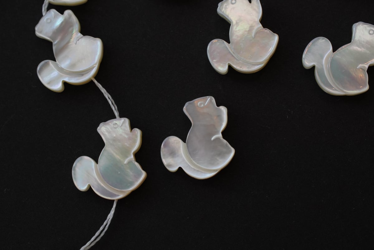 これは美しい！水晶リスカービング ホワイトシェル カービング リス | Sea gems