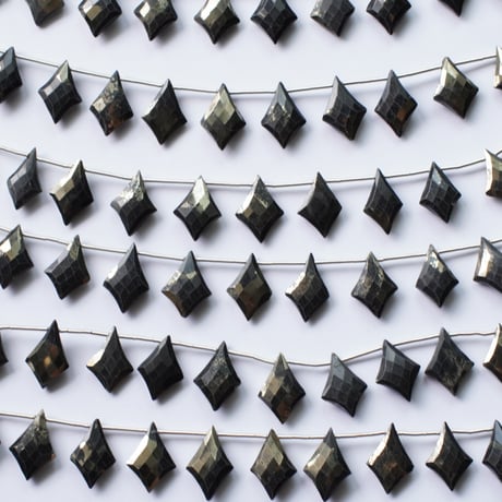 アパッチパイライト　ファセット　カイト