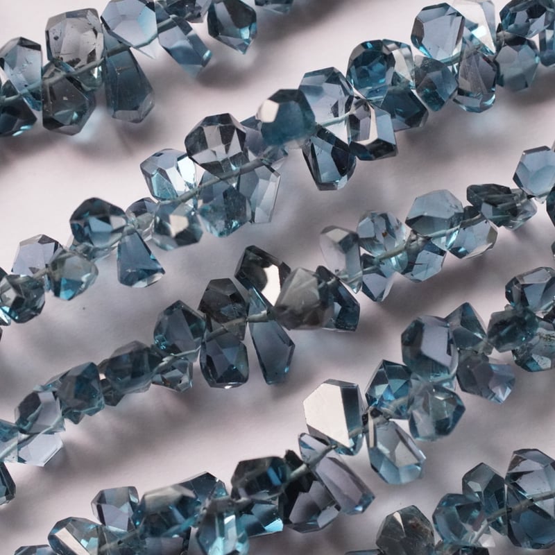 ロンドンブルートパーズ ラフ ドロップ | Sea gems ロンドンブルートパーズ ラフ ドロップ | Sea gems