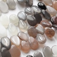 【ラスト１点・高品質】マルチムーンストーン　スムース　ペアシェイプ