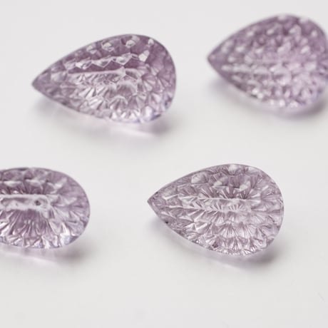 RiSaO✳です。　クリスタル彫刻カービングピアス　ファンシーカービング RiSaO✳様専用です。 クリスタル彫刻カービングピアス