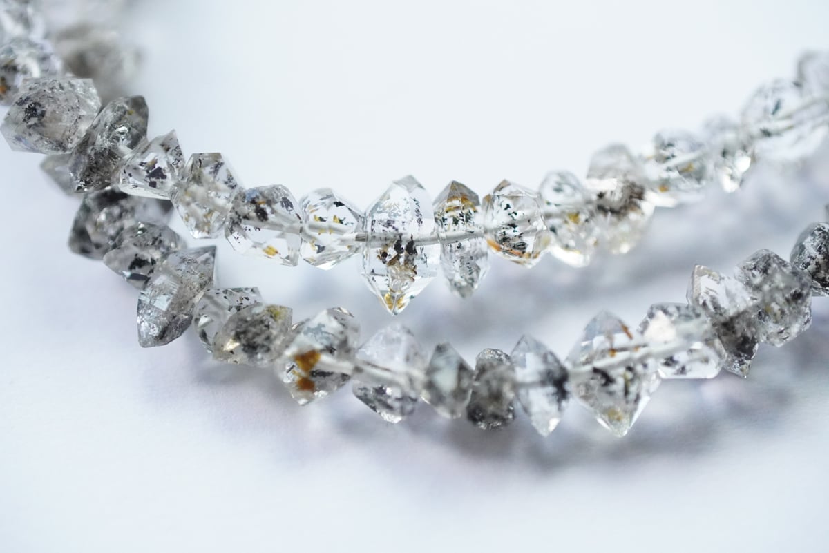 パキスタン産オイルインクォーツ （ハーキマーダイヤモンド型両剣水晶