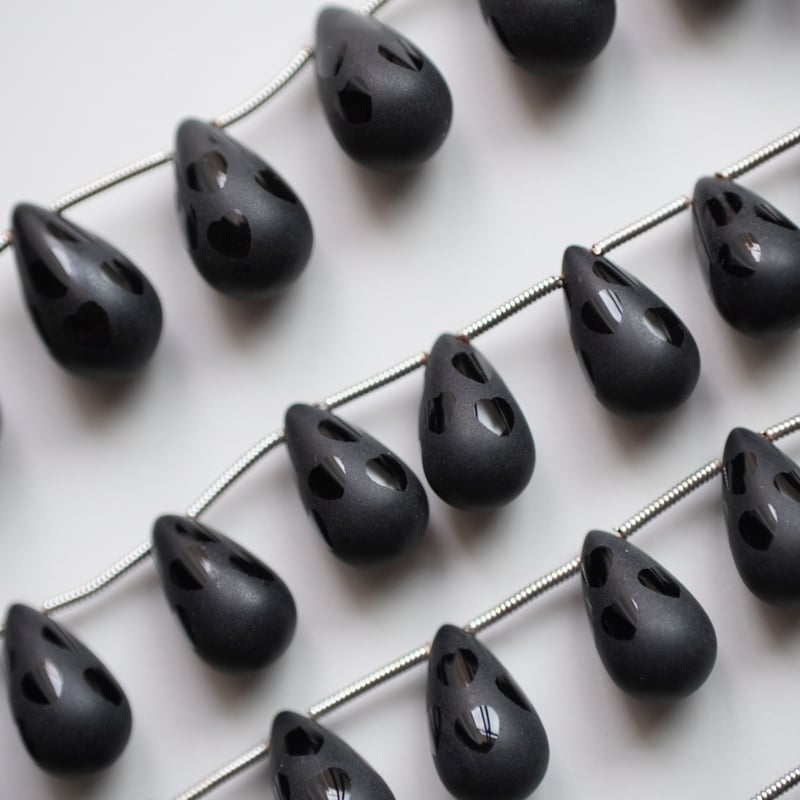 ブラックオニキス フロストハート スムース ドロップ | Sea gems